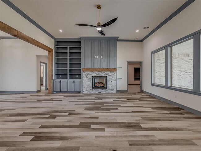 Building Photo - 9332 SW 33rd Pl