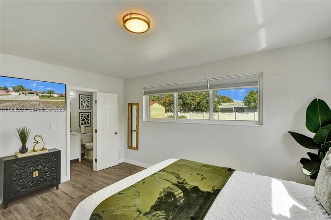 Building Photo - 19625 NW 6th Pl