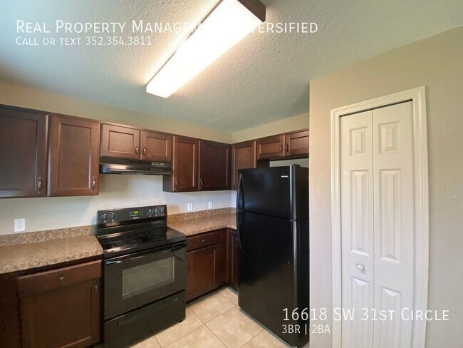 Building Photo - 16618 SW 31st Cir
