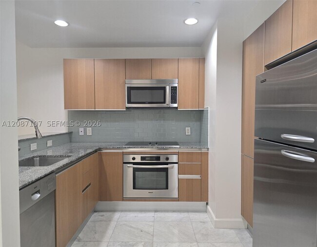 Building Photo - 1060 Brickell Ave