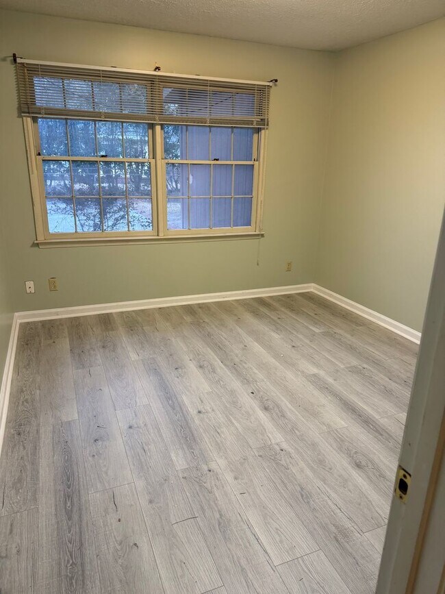 Building Photo - 706 Tibet Ave