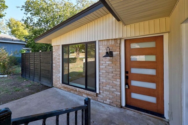 Building Photo - 1905 Cedar Ridge Dr