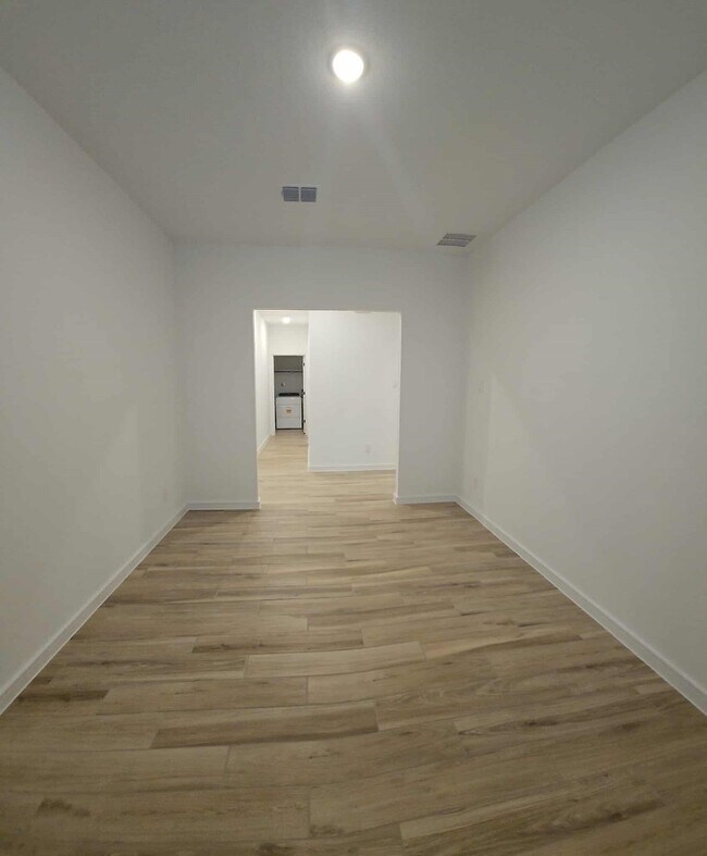 Building Photo - 8434 Bay Oaks Dr