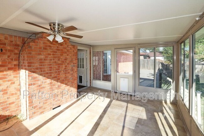 Building Photo - 2905 Salem Dr
