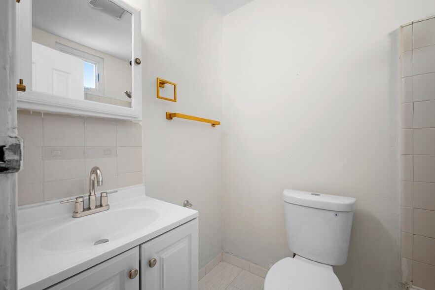 Building Photo - 325 Lafayette St