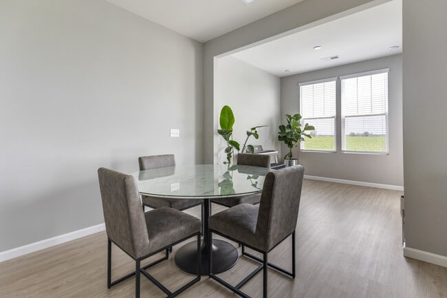 Building Photo - 2227 Ryegrass Ln