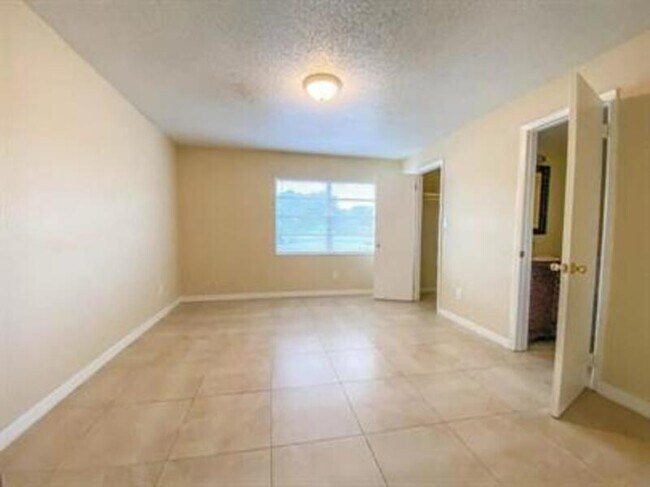 Building Photo - 34 S Ortman Dr