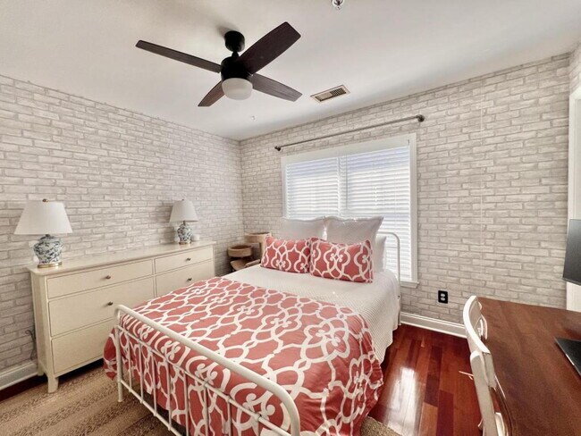 Building Photo - SUMMER SPECIAL - $500 off first month's rent!!