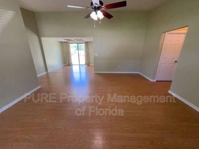 Building Photo - 9 Banyan Course Run