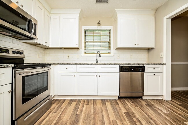 Building Photo - 2921 Sunset Ct