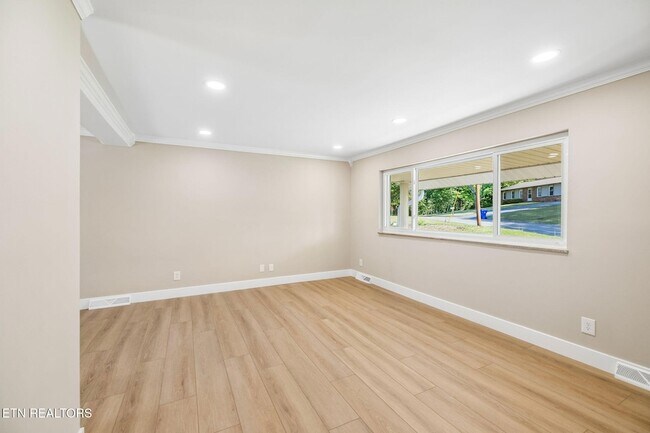 Building Photo - 12201 W Kingsgate Rd