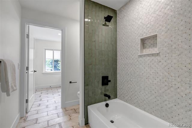 Building Photo - 2357 Grove St