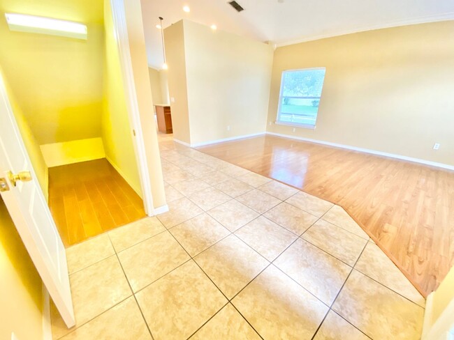 Building Photo - SPACIOUS HOME IN KISSIMMEE, FLORIDA!