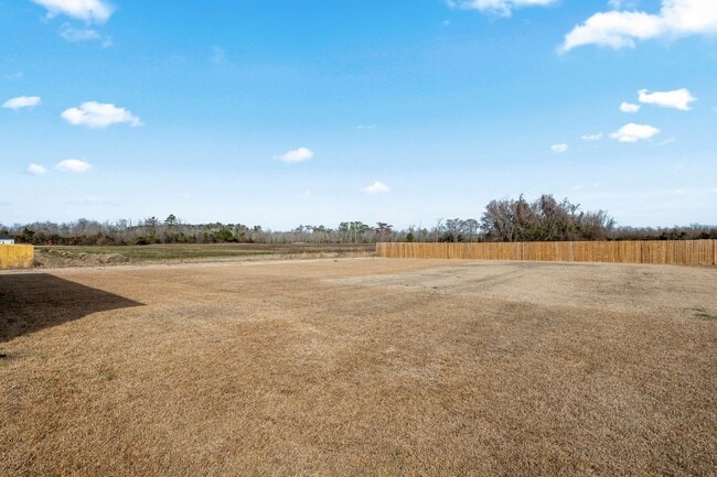 Building Photo - 505 E Black Water Ln