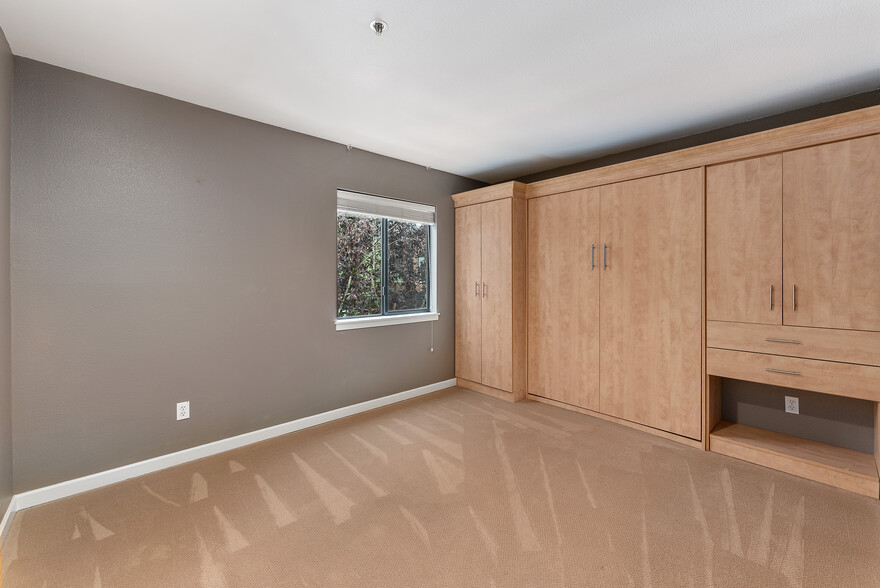 Guest bedroom on main floor - 710 NW Naito Pky