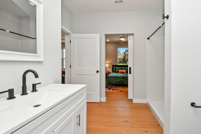 Building Photo - 505 W Grand St