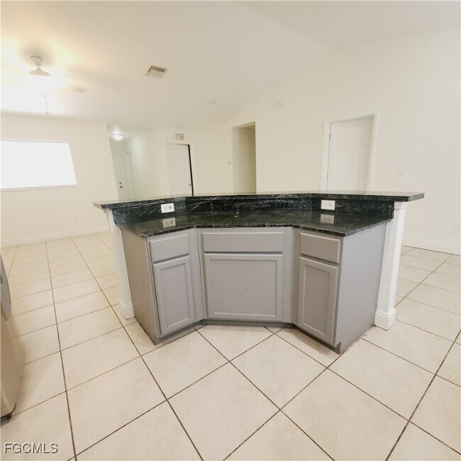 Building Photo - 777 Bedford Dr