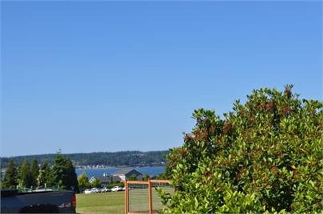 Building Photo - Wonderful Fully Furnished Cairn Cottage in Coupeville on a Cul de Sac
