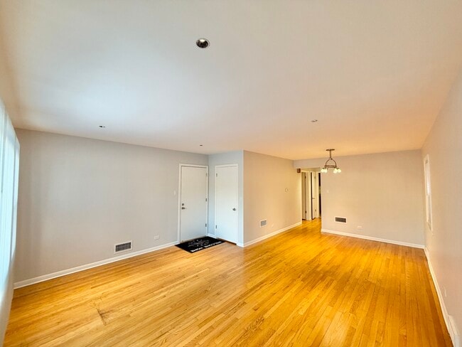 Building Photo - 5626 N Central Ave