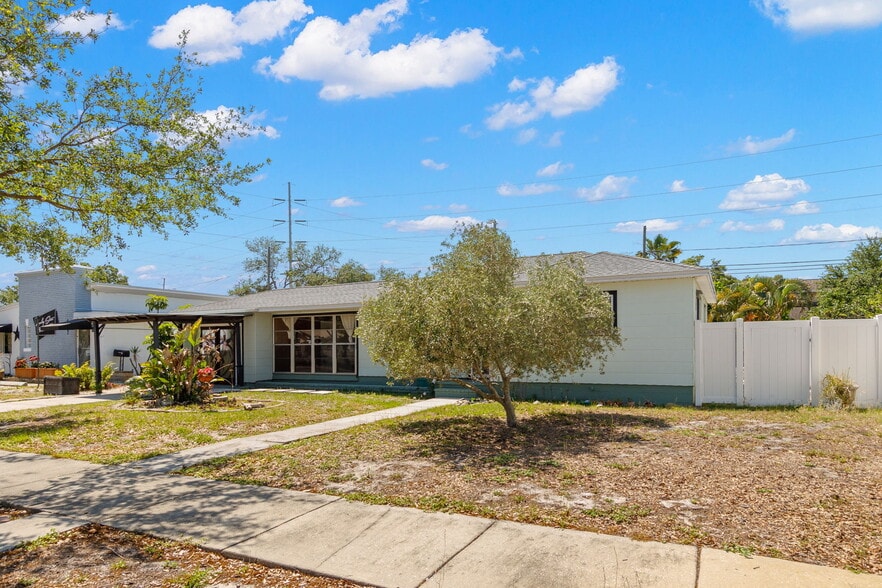 Building Photo - 5230 1st Ave N