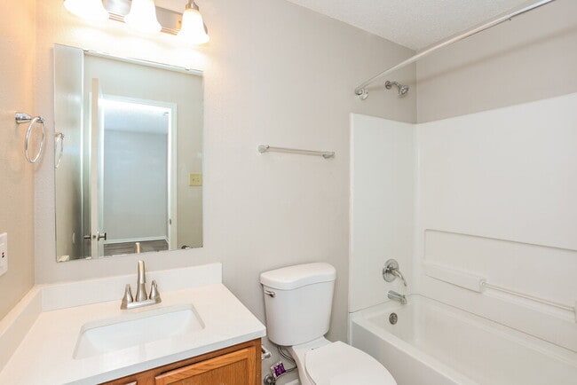 Building Photo - 8840 Hosta Way