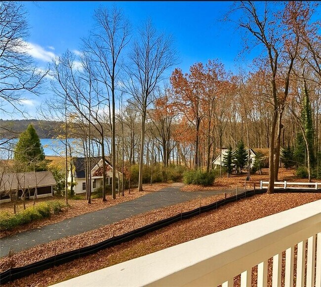 Building Photo - 35 Clearwater Dr