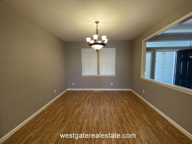 Building Photo - 786 El Paseo Dr