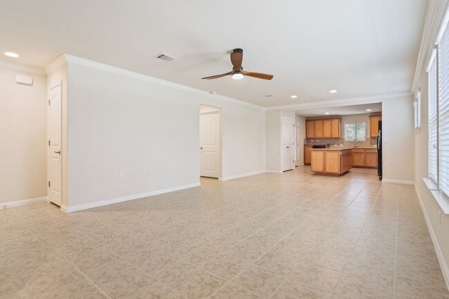 Building Photo - 215 Paint Creek Ln
