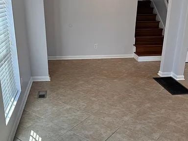 Building Photo - Charming 3-Bed Home with 2 Full Baths and ...