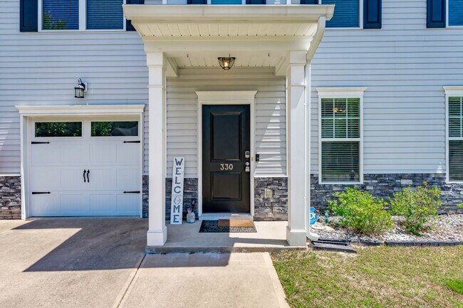 Building Photo - House In The Charming Neighborhood of Lake Carolina