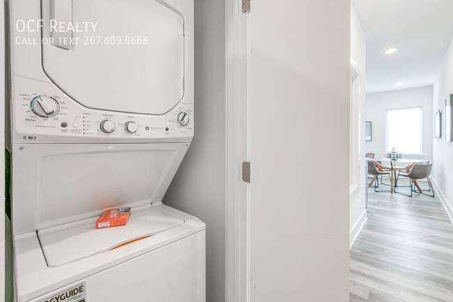 Building Photo - The Royal JR 1 Bed Apartment