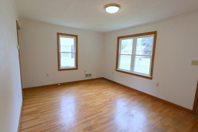 Building Photo - Beautiful 3 Bedroom Home on Goshen's West ...