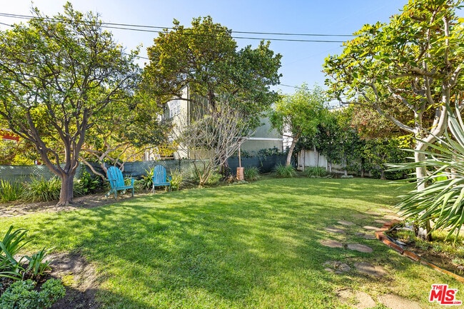 Building Photo - 10615 Ayres Ave