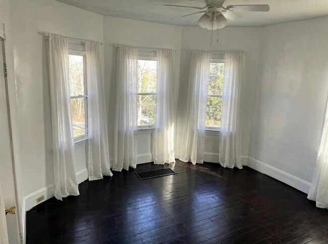 Building Photo - 49 Carpenter St