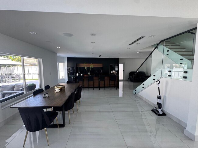 Building Photo - 3321 SW 51st St