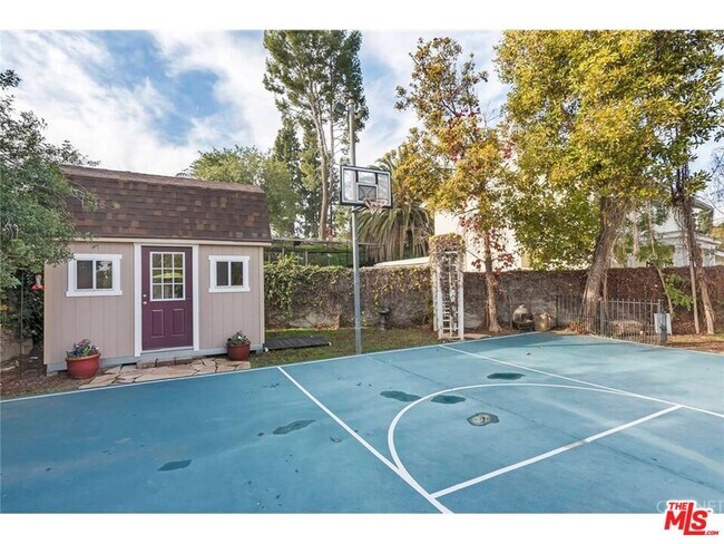 Building Photo - 8031 Melba Ave