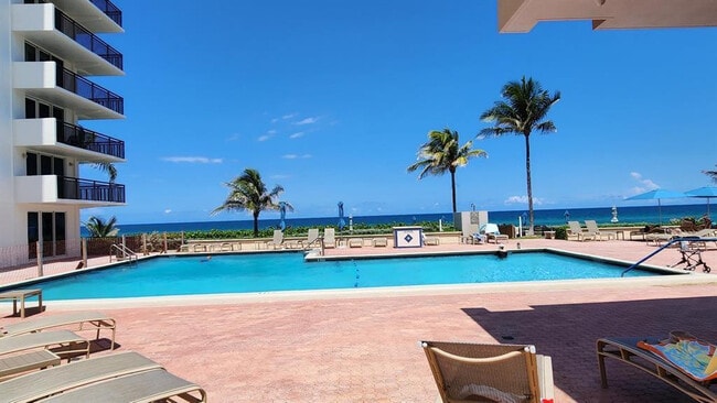 Building Photo - 1147 Hillsboro Mile