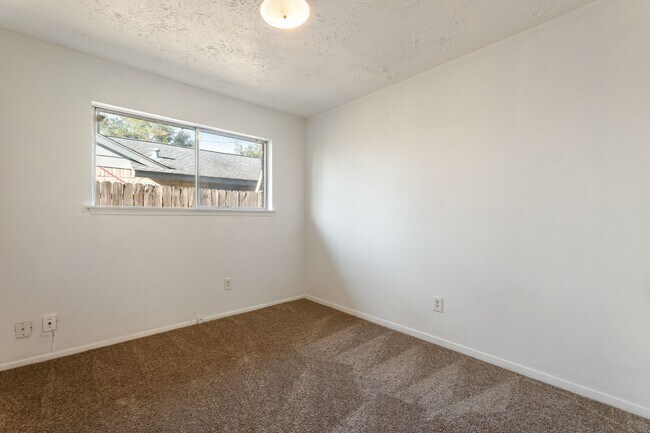 Building Photo - 15235 Heron Park Dr