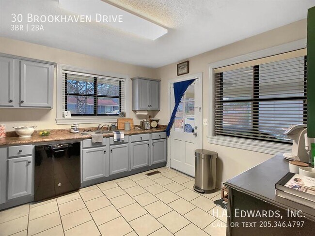 Building Photo - 30 Brookhaven Dr