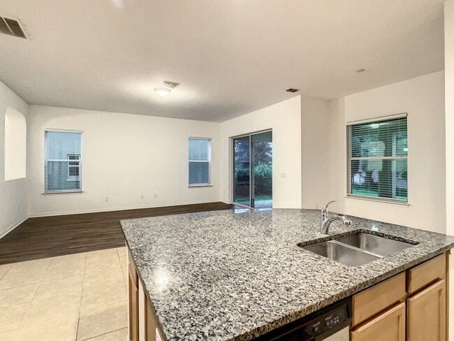 Building Photo - 5 Bedroom at Windstone at Heart of Winderm...