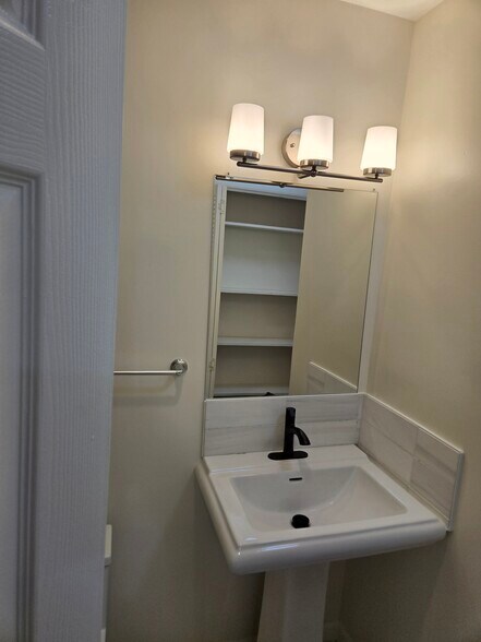 Building Photo - 77 Juniper Rd