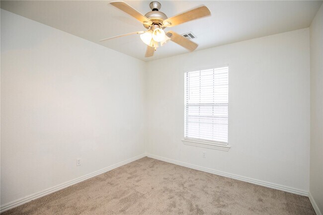 Building Photo - 786 W Breeze Cove
