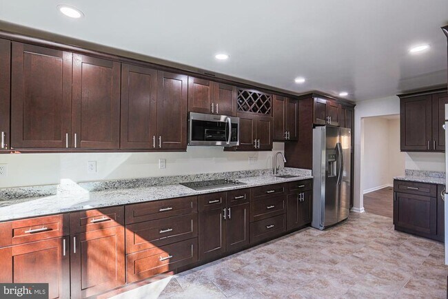 Building Photo - 6331 Red Cedar Pl