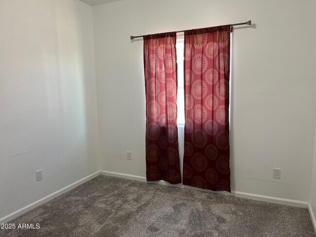 Building Photo - 545 W Ocotillo St