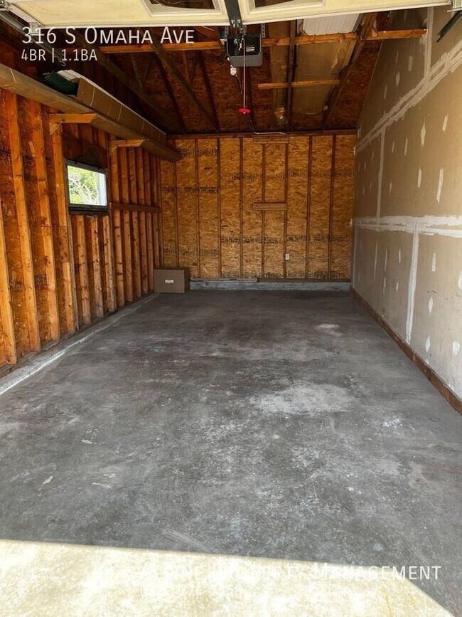 Building Photo - 4 Bed/1.5 Bath with Triple Stall Garage!