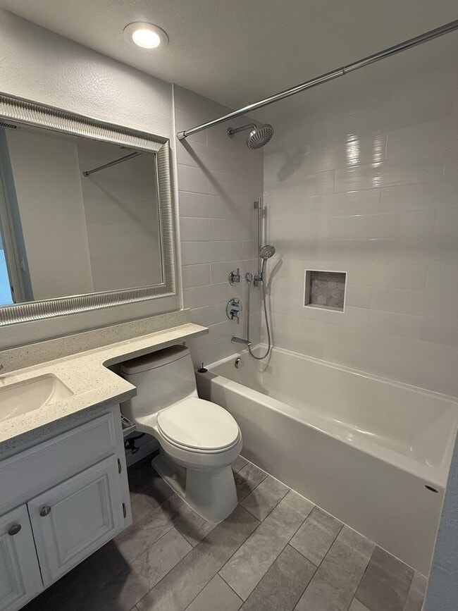 Building Photo - Stylish Redwood Shores Home with Vaulted Ceilings & Private Yard
