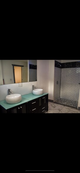 Building Photo - 171 Chapin St