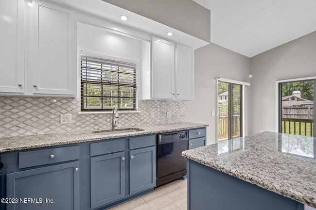 Building Photo - 111 Solano Woods Dr