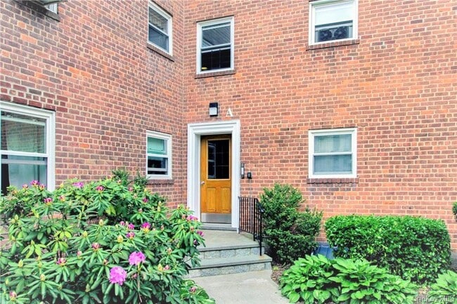 Building Photo - 330 S Broadway