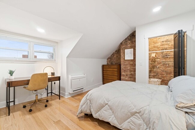 Building Photo - 6 Bed 4 bath Fully Furnished Oakland